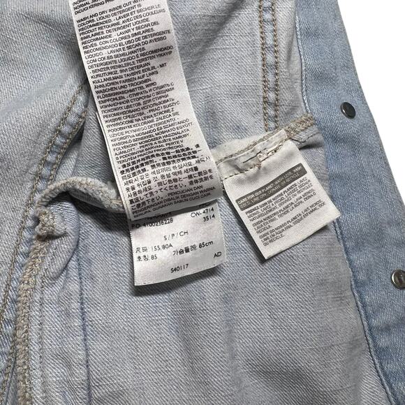 SOLD Levi’s Lightwash Jean Jacket Size Small - Picture 9 of 12